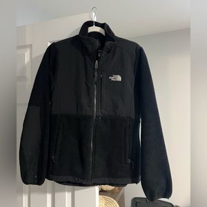 women’s north face black jacket size M only worn a few times